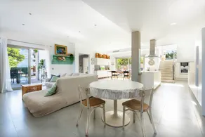 Villa avec jardin, piscine et internet haut débit | Vue jardin | Adaptée au travail à distance - Image 4