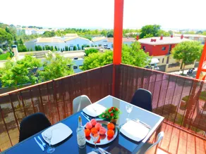 Lovely apartment with terrace, garden & pool | Beach view - Image 4