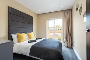 Amazing 2-bedroom Large Apartment - Image 5