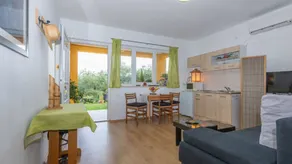 Wonderful holiday apartment with terrace & garden - Image 5
