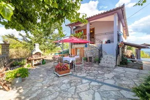 Flat with garden & BBQ | Mountain view - Image 2