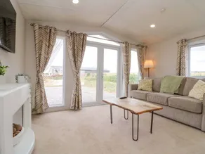 Cottage with garden - Image 3