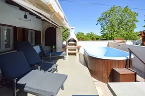 Fully equipped holiday home with private pool, terrace & barbeque | Pet-friendly - Image 5