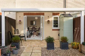 Holiday home with garden, fast internet & terrace - Image 5