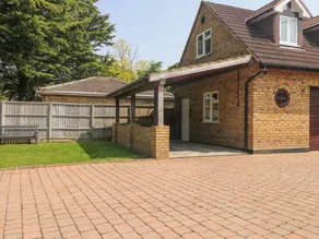 Cottage with garden - Image 2