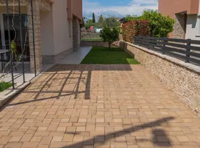 Casa con terraza, barbacoa y jardín - Image 5
