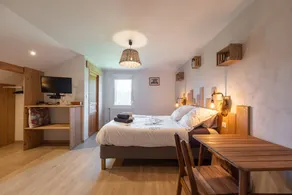 Bed & breakfast with BBQ, terrace & garden | Garden view - Image 3