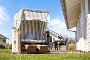 Holiday home with hot tub, garden & barbeque | Sea view - Image 4