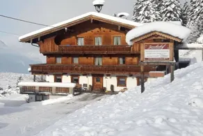 Pleasant holiday home with 5 bedrooms for 14 persons - Image 2