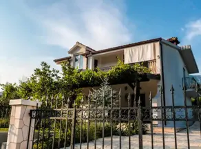 Villa mit privatem Pool und Grill | Bergblick - Image 2