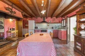Holiday Home 'Simon' with Mountain Views, Private Pool and Wi-Fi - Image 5