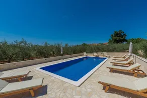 Holiday home with terrace, garden & private pool - Image 2