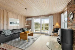 Holiday home with barbecue & terrace - Image 2
