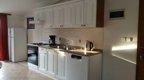 Apartment with garden, terrace & barbecue - Image 4