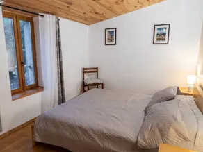 House near Gargas with private entrance and modern amenities - Image 5