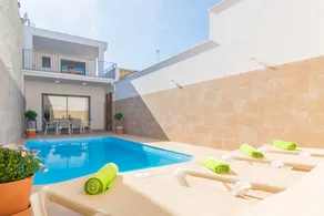 Villa with terrace, BBQ & private pool - Image 5