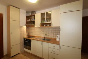 Flat with barbeque | Garden view - Image 2