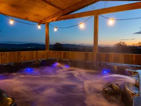 Cottage with garden, hot tub & BBQ - Image 2
