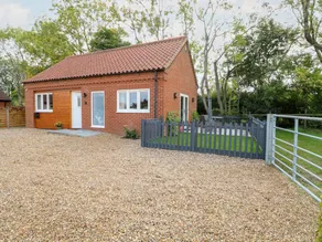 Cottage with garden - Image 2