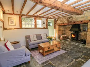 Cottage with garden & BBQ - Image 3