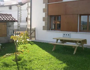 House with BBQ & garden | Mountain view - Image 2