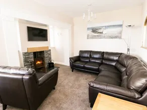 Cottage with garden & BBQ | Beach view - Image 4