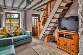 Spacious cottage with garden, BBQ & hot tub | Water view - Image 4