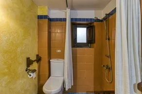 Chambre privée avec internet haut débit, piscine et terrasse | Vue jardin - Image 4