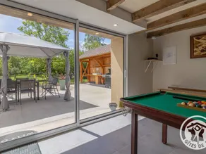 Cottage with barbecue & garden - Image 3