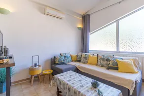 Family-friendly lovely house with pool, terrace & barbeque | Garden view | Pet-friendly - Image 4