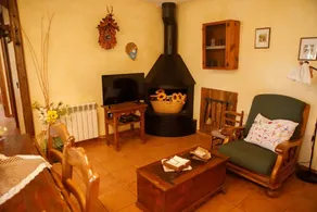 Aparthotel with garden, barbecue & pool | Mountain view - Image 4