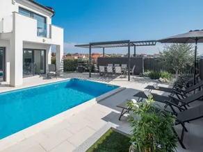 Fully equipped beautiful holiday home with private pool, terrace & barbecue | Sea view | Pets are welcome - Image 3