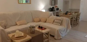 Maraval – Cozy air-conditioned suite in a private home with garden and pool access in Périgueux - Image 5