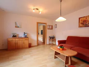 Apartment 'Ferienwohnung Blütenzauber' with Private Terrace, Shared Garden and Wi-Fi - Image 3