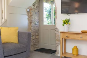 Family-friendly cottage with garden - Image 3