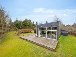 Holiday home with terrace & jacuzzi - Image 3