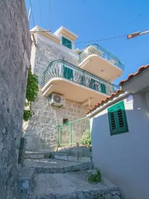House with garden & terrace - Image 2