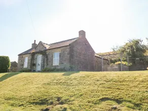 Family-friendly lovely cottage with garden & jacuzzi - Image 2