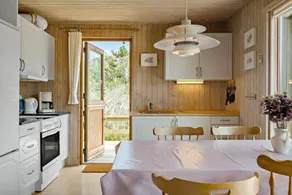 Holiday home with barbecue & terrace - Image 5