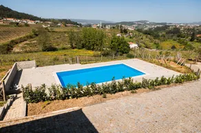Villa avec terrasse, piscine et jardin | Vue piscine - Image 2