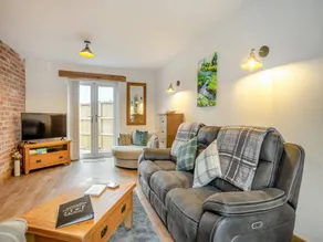 Cottage with hot tub - Image 3
