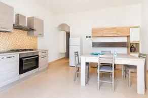 Ferienhaus 'Db - Alloro' mit privatem Garten, WLAN und Klimaanlage - Image 3
