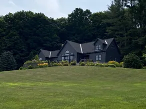 Fantastic Cottage with Fire Pit in Sunderland, Vermont - Image 2