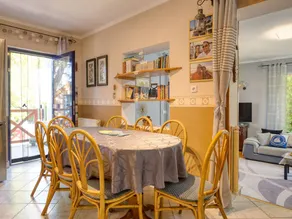 Voll ausgestattetes geräumiges Ferienhaus mit Grill, Garten und Terrasse - Image 4