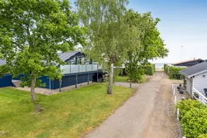 Child-friendly house with BBQ & terrace | Sea view | Beach nearby - Image 4