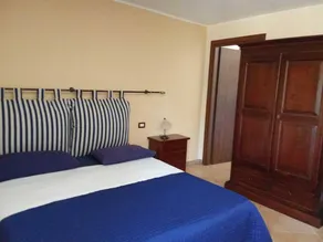 Room 'Quadrupla' with Shared Pool, Wi-Fi and Air Conditioning - Image 3