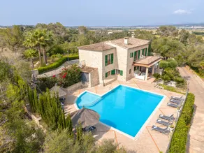 Spacious house with terrace, private pool & barbeque - Image 2