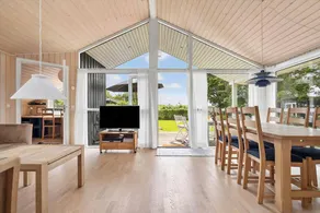 Holiday home with BBQ & terrace - Image 2