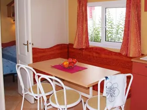 Mobile home with heated pool & terrace - Image 5
