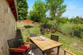 Country House 'Vogelsberger Bett Unser Korkhaus' with Mountain View, Private Terrace and Wi-Fi - Image 3